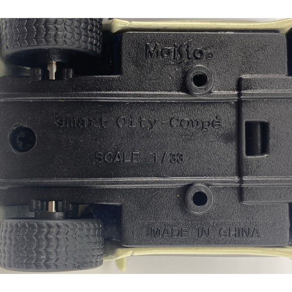 Maisto Smart City Coupe Scale 1/33 Cars Lot Of (2) - 1 Swissair and 1 Blue - Picture 9 of 9